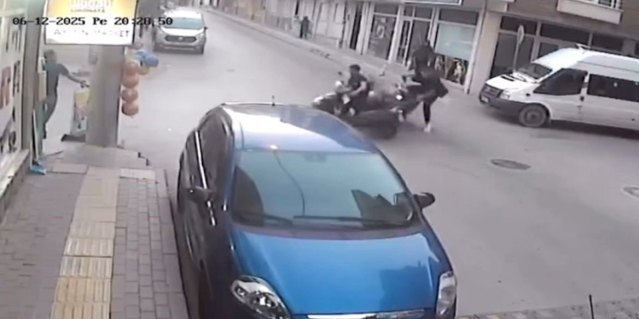 İki Motosiklet Çarpıştı: Kaza Anı Kameraya Yansıdı