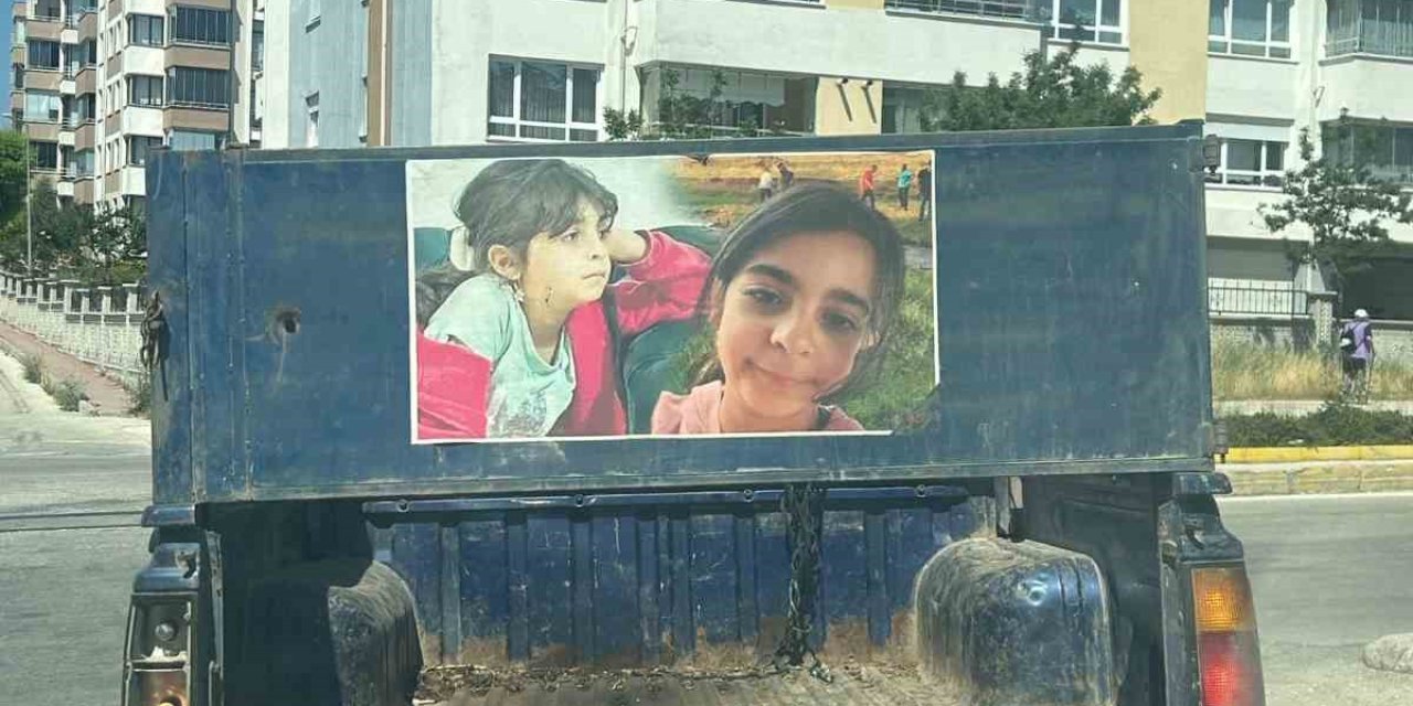 Kamyonetinin Arkasına Katledilen Narin’in Fotoğrafını Yapıştırdı
