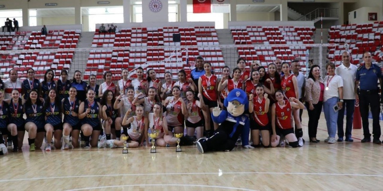 İl Emniyet Müdürlüğü Tarafından Düzenlenen Voleybol Turnuvası Sona Erdi