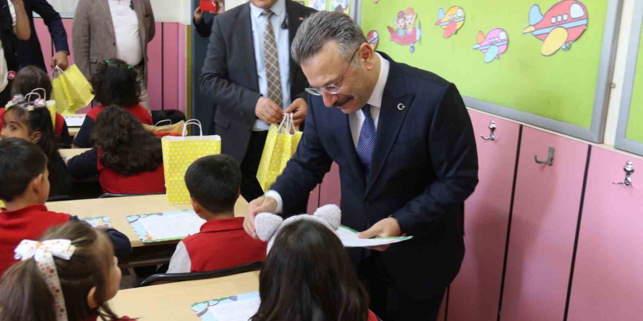 Öğrencilerin Karne Sevincine Ortak Oldu