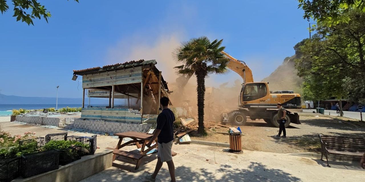 30 Yıllık 4 Kafe Yıkıldı