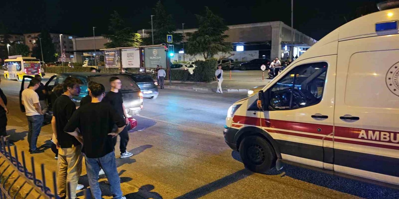 Motosiklet Sürücüsü Aracın Altına Girdi