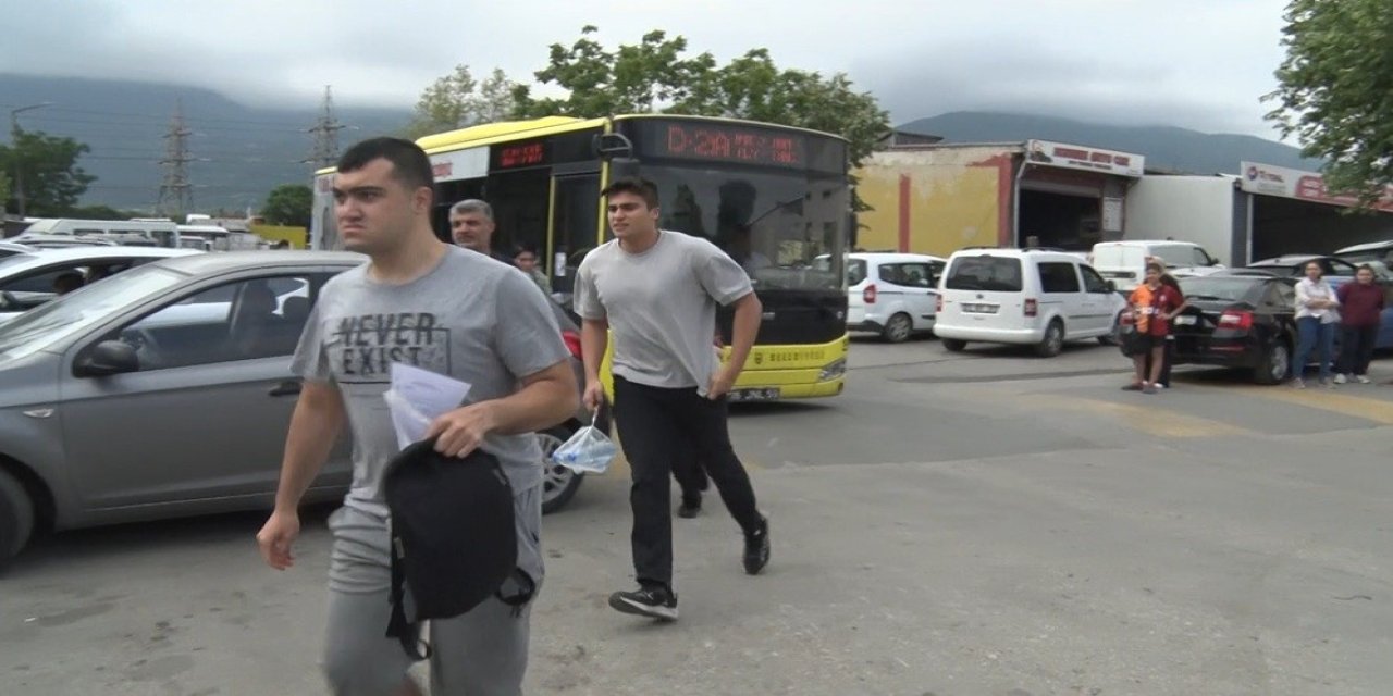 Kahraman Otobüs Şoförü YKS Öğrencilerinin Hayatını Kurtardı