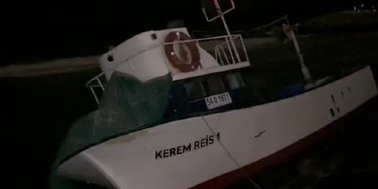 8 Metrelik Balıkçı Teknesi Karaya Oturdu