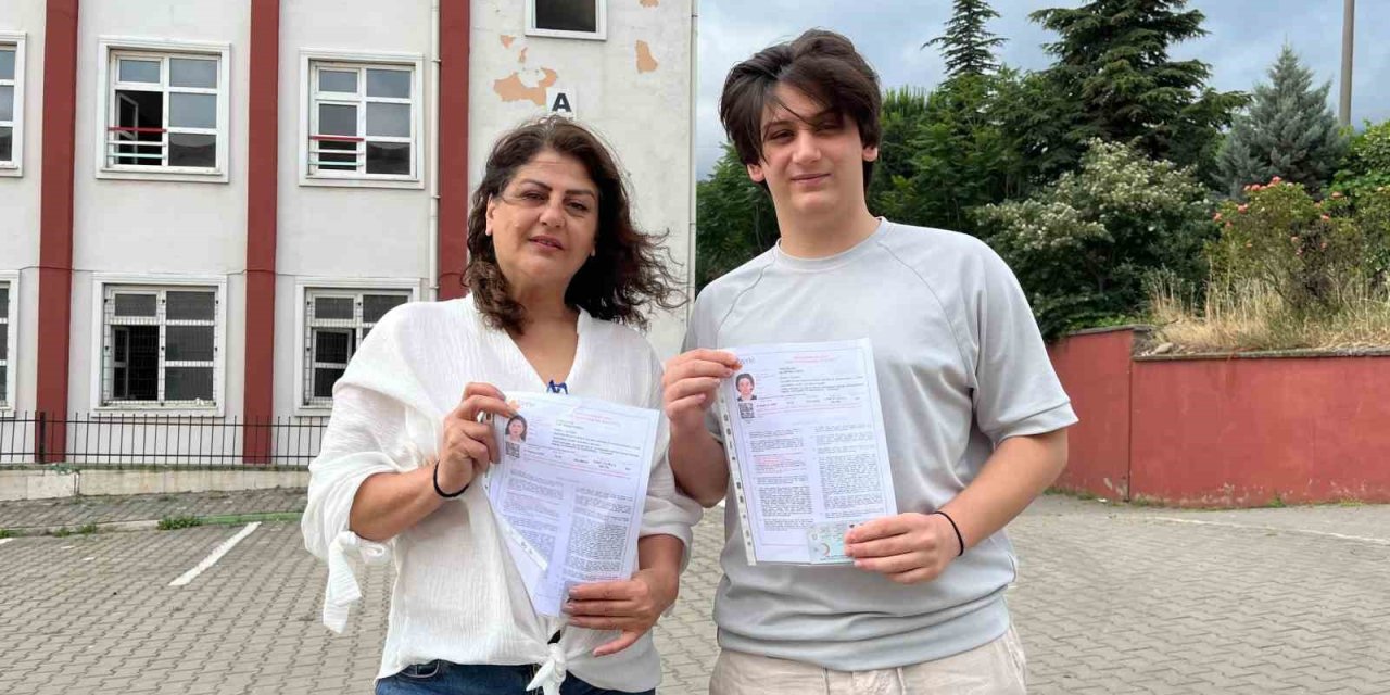 Anne Oğul Birlikte Sınava Girdiler