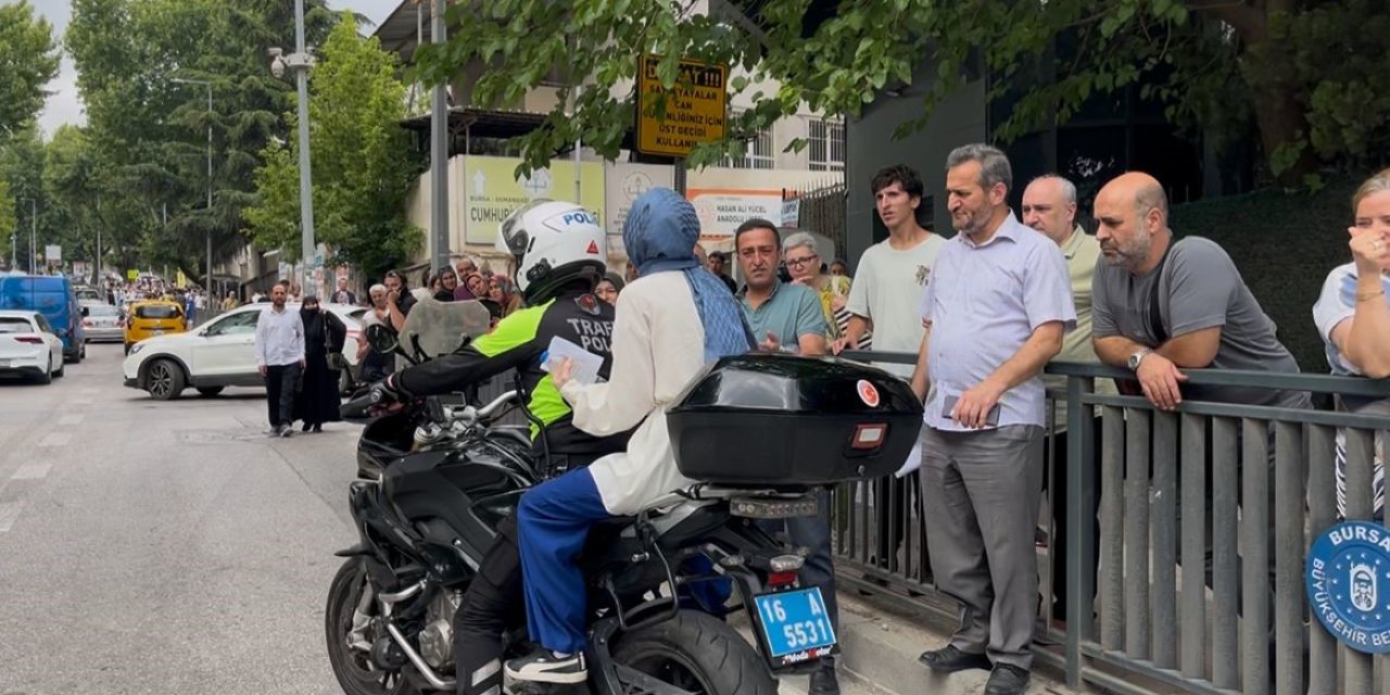 Öğrenci Okulları Karıştırınca Motosikletli Polis Okula Yetiştirdi