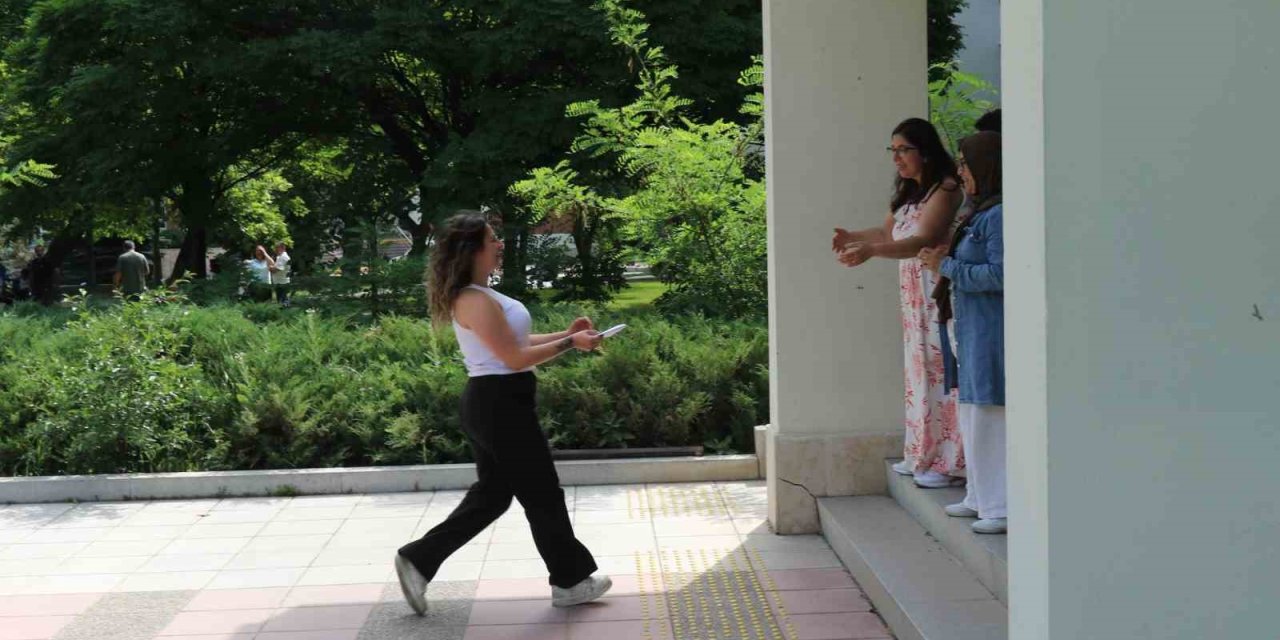 Adayların Bazıları Ayt Sınavına Son Anda Yetişti