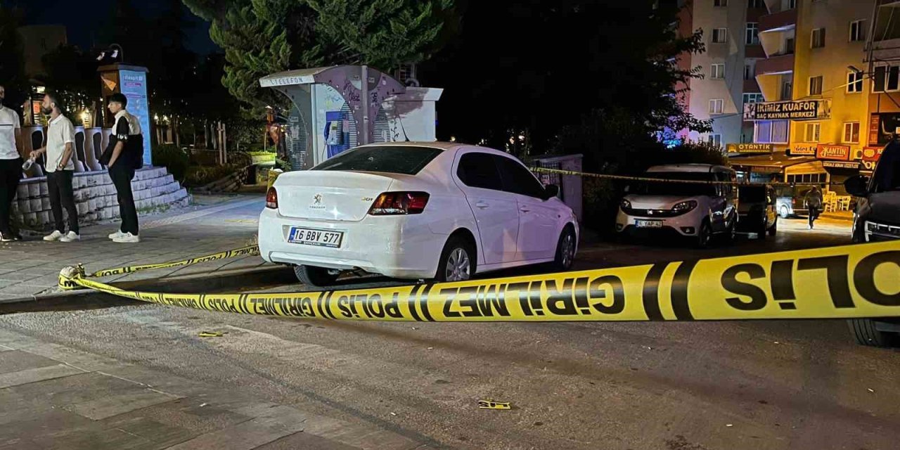 Park Halindeki Araç Kurşunlandı