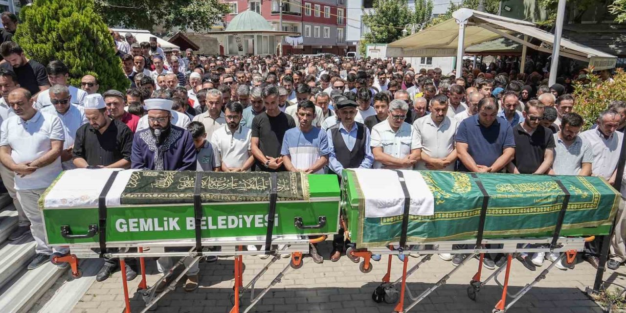 Gölde Boğulan İki Küçük Kuzen Yan Yana Uğurlandı