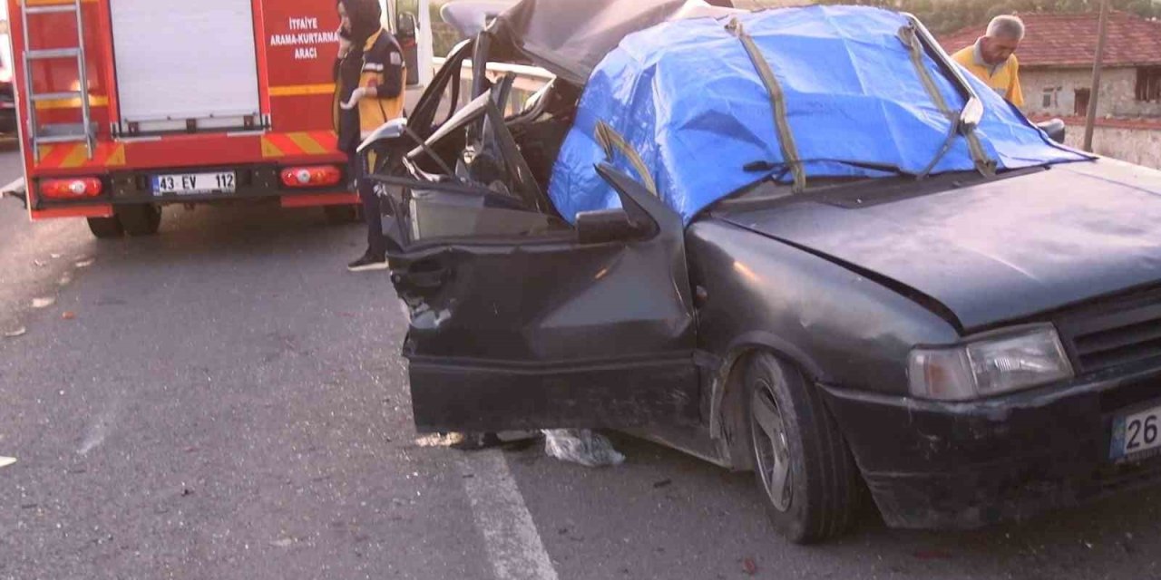 Feci Kaza... 2 Araç Çarpıştı: 1 Ölü, 3 Yaralı
