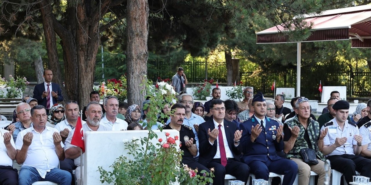 Şehitler İçin ’Kur’an-ı Kerim Tilaveti Ve Mevlüt’ Programı Yapıldı