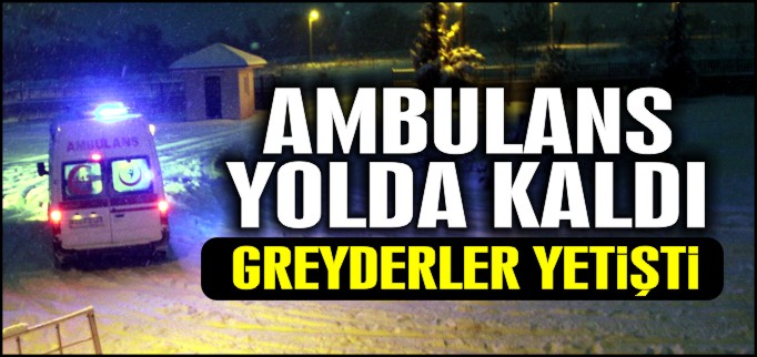 YOLDA KALAN AMBULANSIN İMDADINA GREYDERLER YETİŞTİ