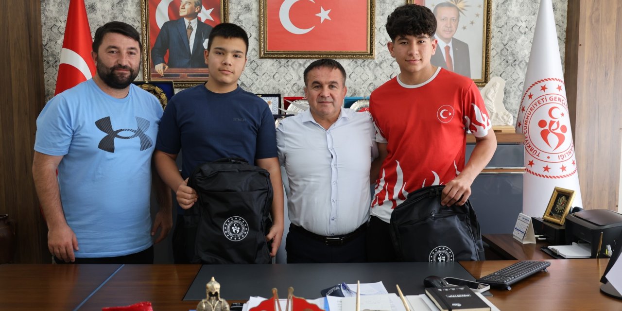 Başarılı Sporculardan Müdür Demir'e Ziyaret