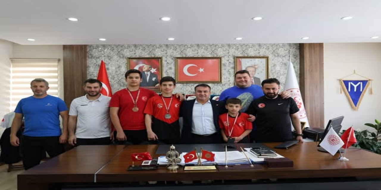Müdür Demir Başarılı Sporcuları Tebrik Etti