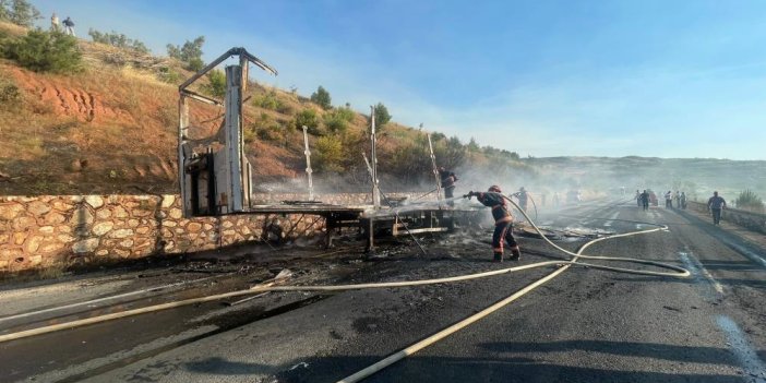 Sunta Yüklü Dorse Alev Alev Yandı