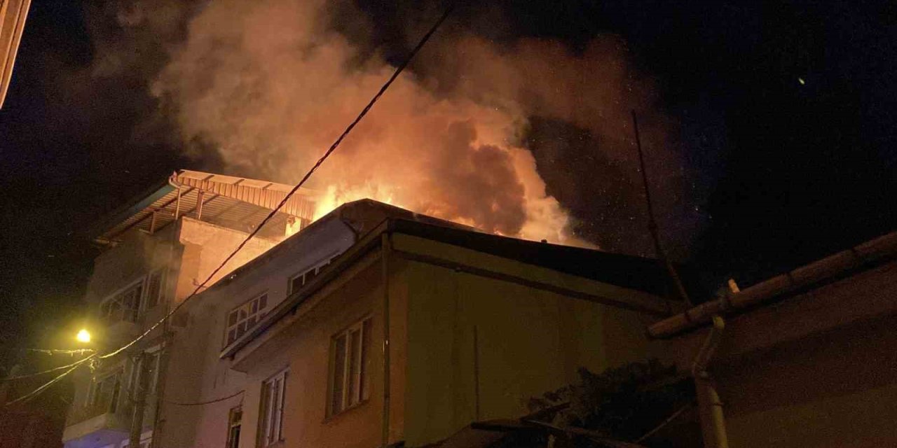 Oto Tamirhanesinde Yangın