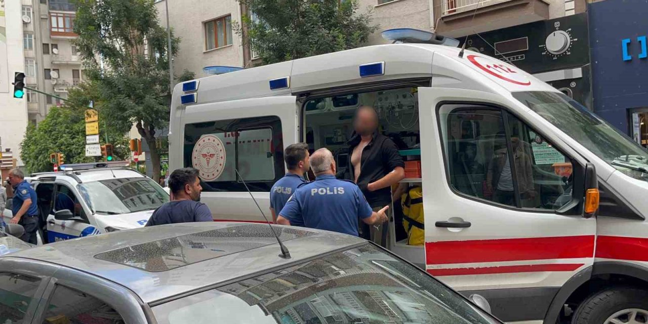 Kontrolü Kaybedilen Otomobil Park Halindeki Araçlara Çarptı