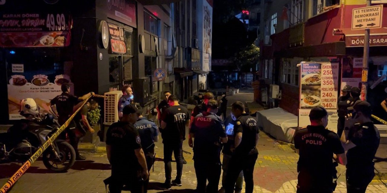 Kendilerini Ayırmak İsteyen Polise Bıçak Çeken Şahıslar, Etkisiz Hale Getirildi