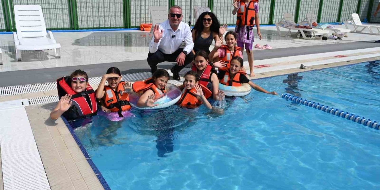 Yenilenen Açık Yüzme Havuzu Hizmete Girdi