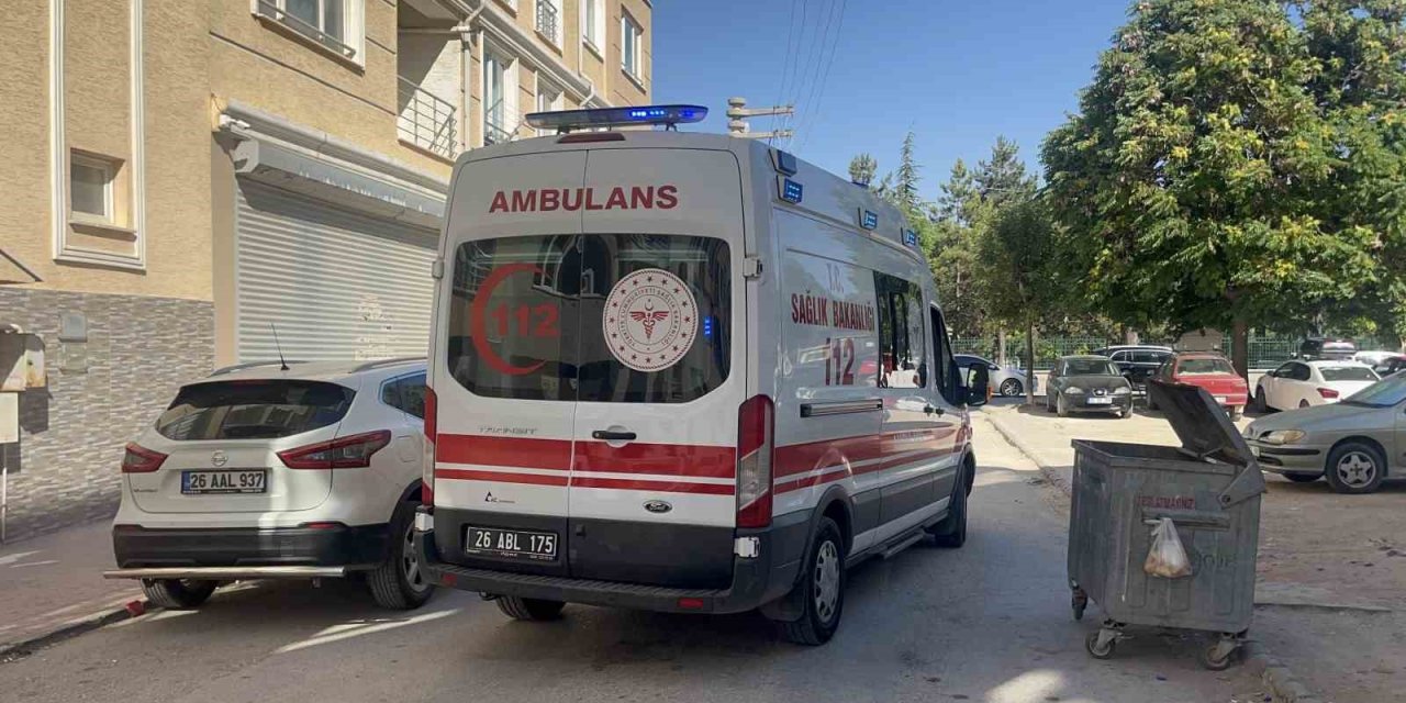 Birinci Kattan Düşen 1 Buçuk Yaşındaki Çocuk Hastaneye Kaldırıldı