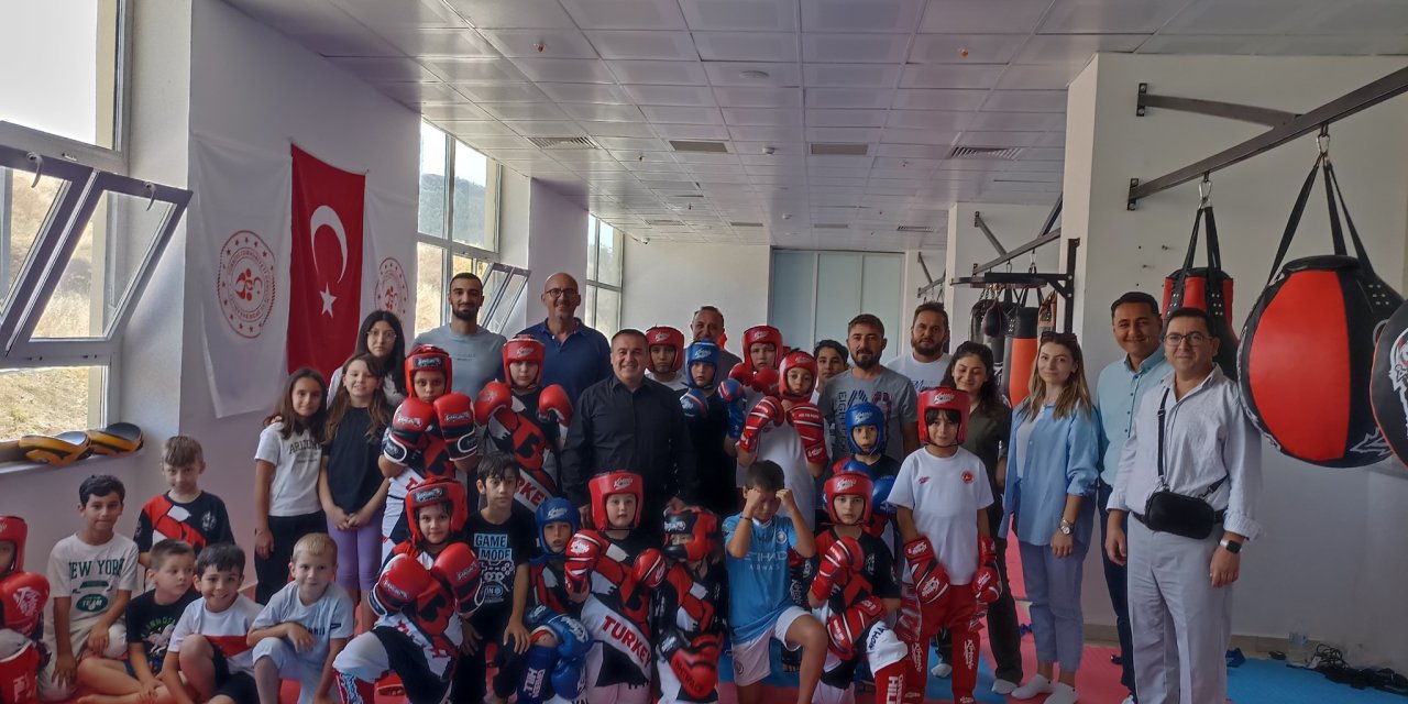 Müdür Demir Sporcularla Bir Araya Geldi