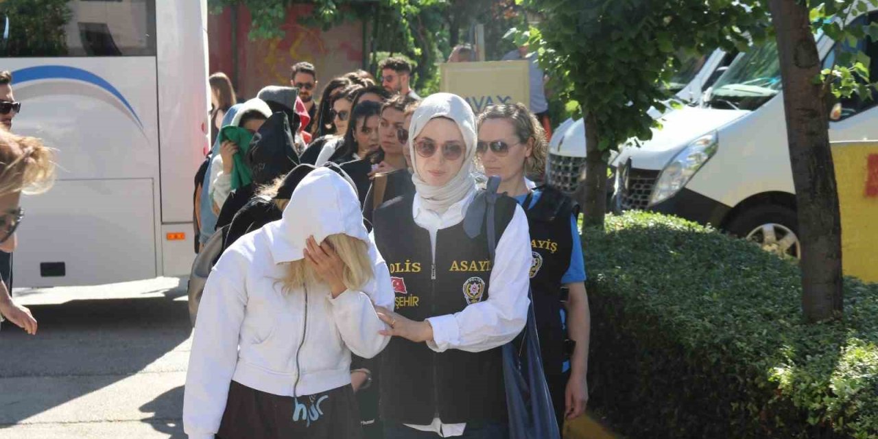 Aylarca Süren Takibin Ardından Düzenlenen Fuhuş Operasyonunda 19 Şüpheli Yakalandı