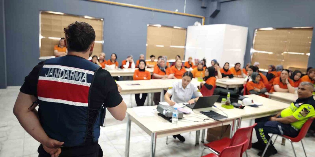 Sanayi İşletmesi Çalışanları Jandarma Ekiplerince Bilgilendirildi