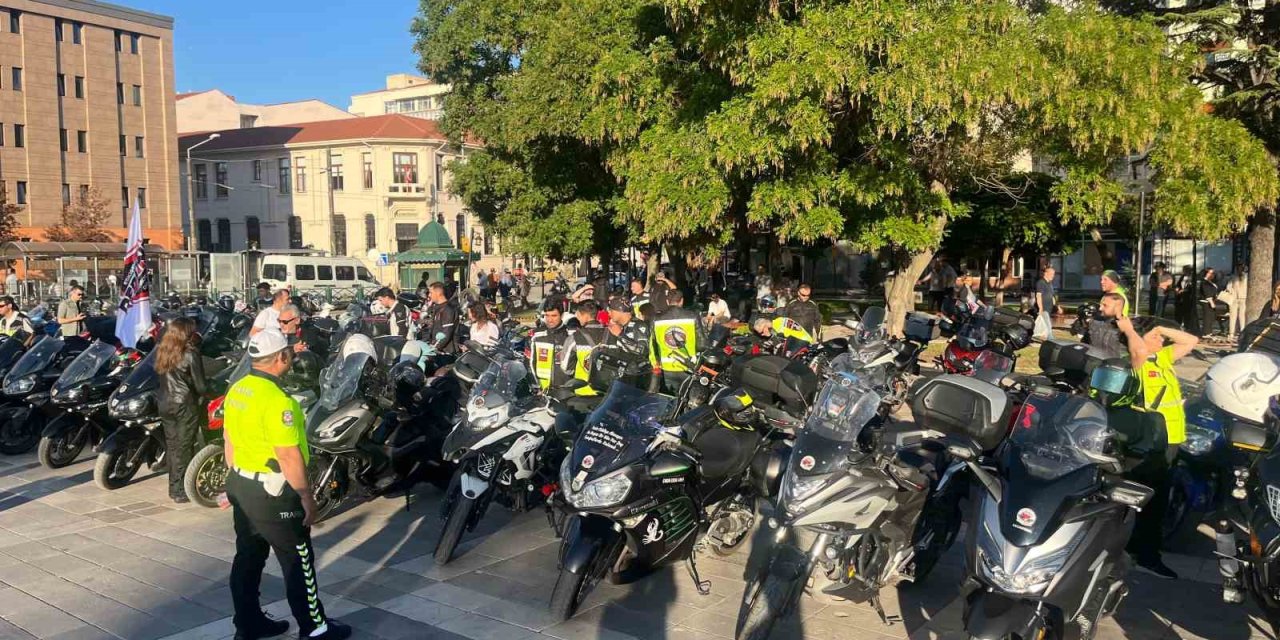 Motosiklet Sürücüleri Kuralları Ve Yöntemleri Uzmanından Dinledi