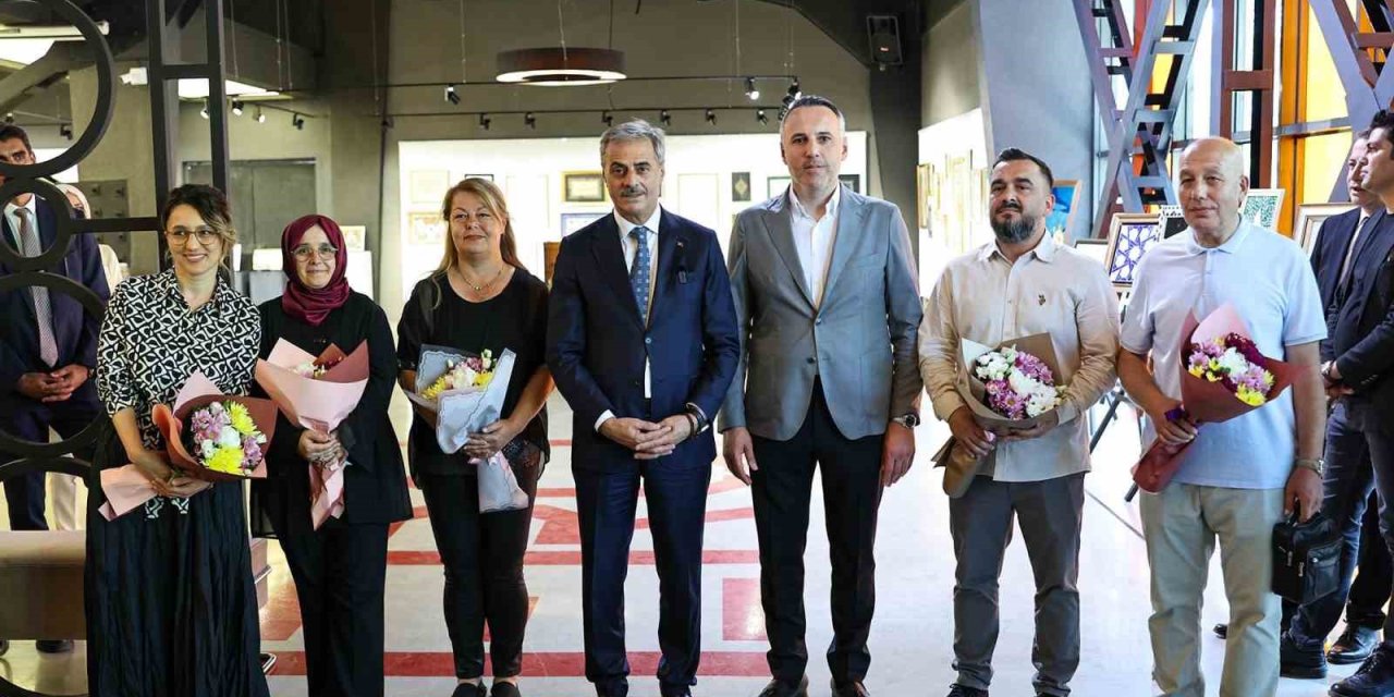 Sanatçıladan Şölen Gibi Sergi