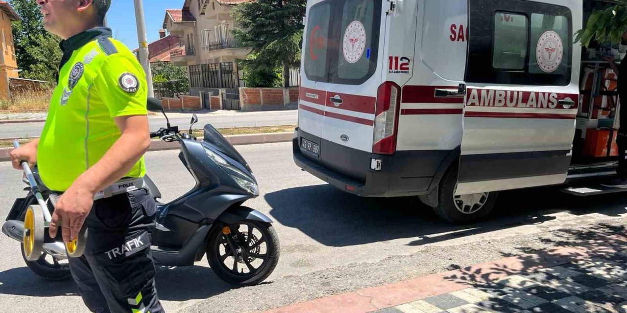Motosiklet İle Bisiklet Çarpıştı: 3 Yaralı