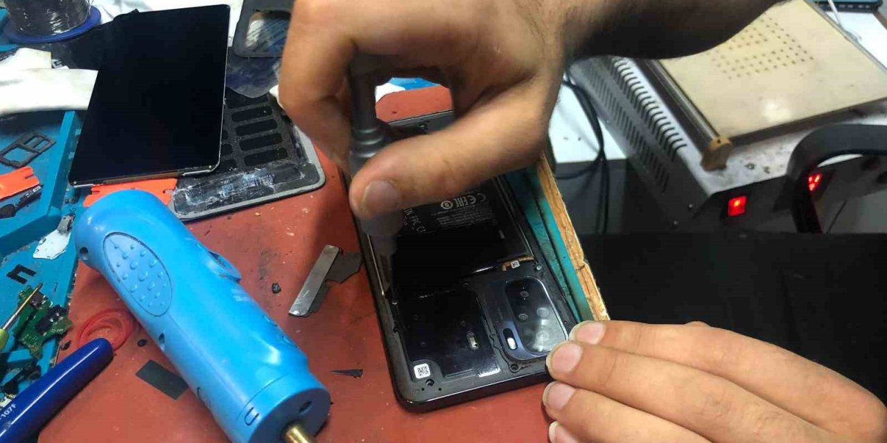 Vatandaşlar Yazın Telefon Kullanırken Dikkat Etmeli