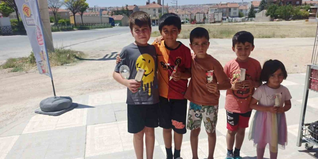 Çevre İçin Ter Döken Çocuklara Dondurmalı Teşekkür
