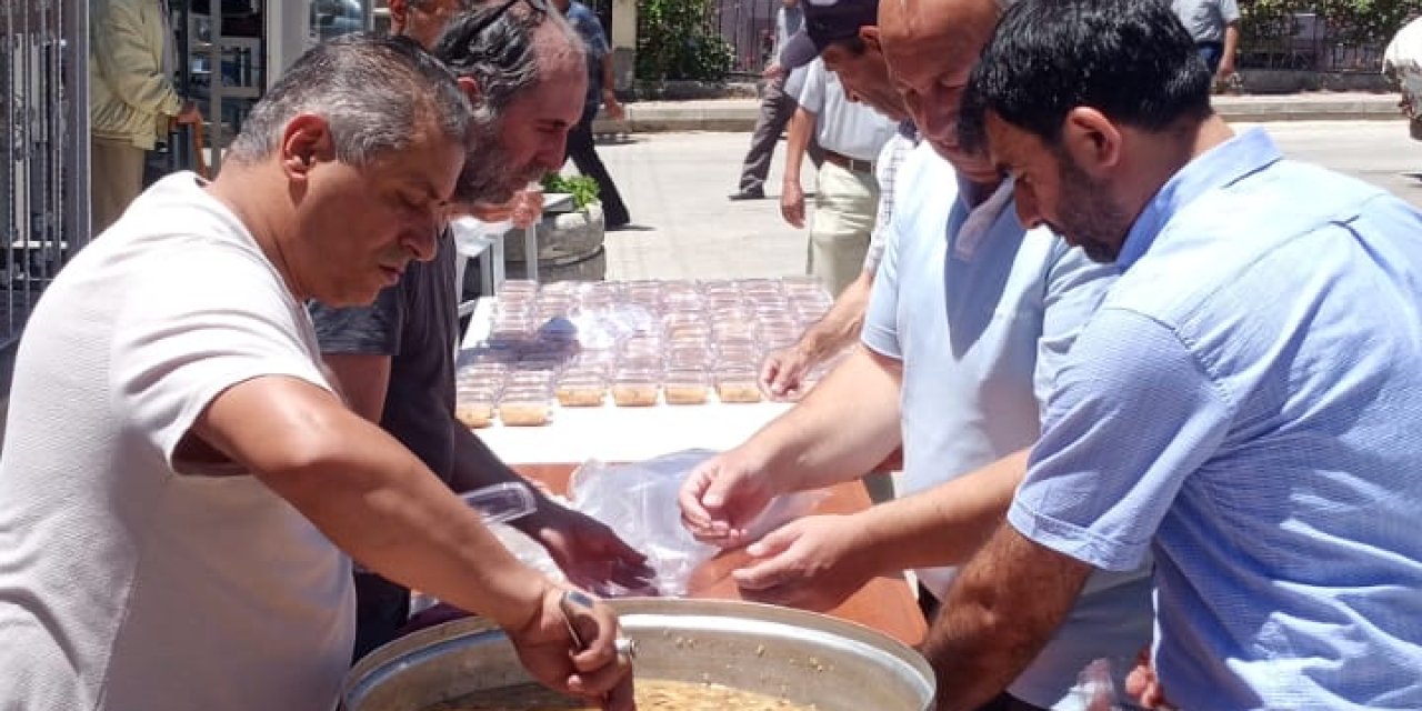 Bozüyük'te Aşure İkramı