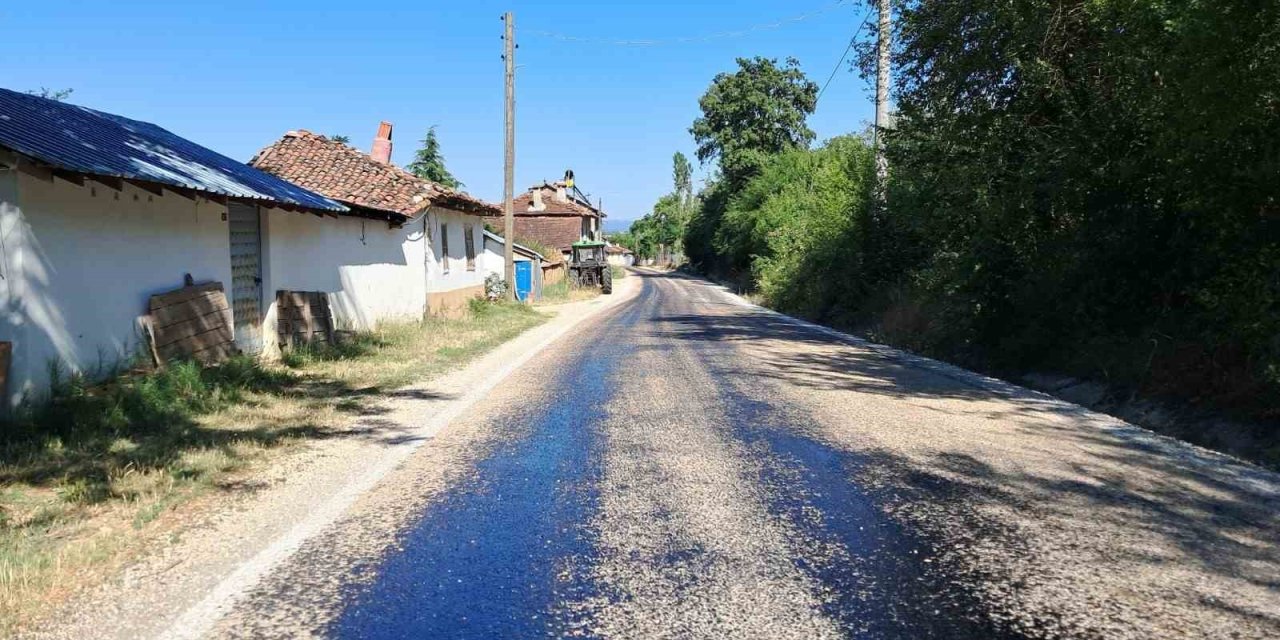 Eriyen Asfalta Karşı Karayollarında Kumlama Çalışması Yapıldı