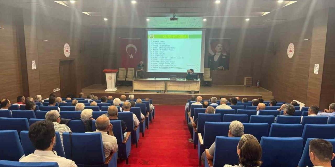 Muhtarlara Ve Biçerdöver Sahiplerine Yangınla Mücadele Eğitimi