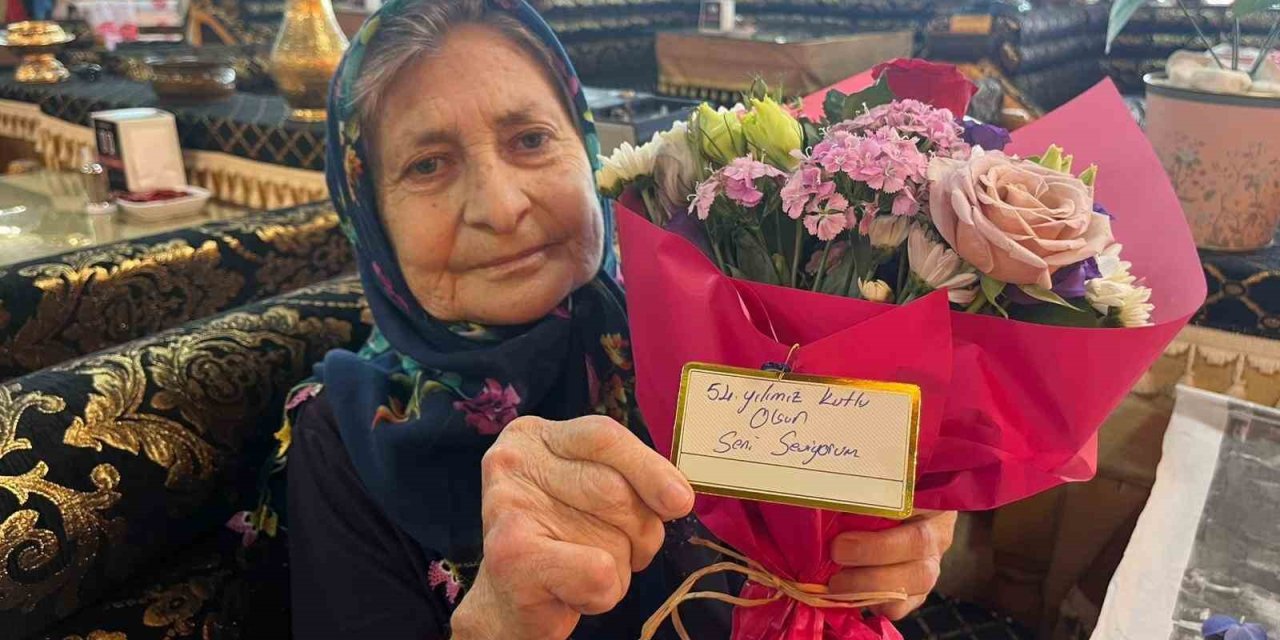 54 Yıldır Bütün Zorlukları El Ele Atlatıp Aşklarını İlk Günkü Gibi Yaşıyorlar