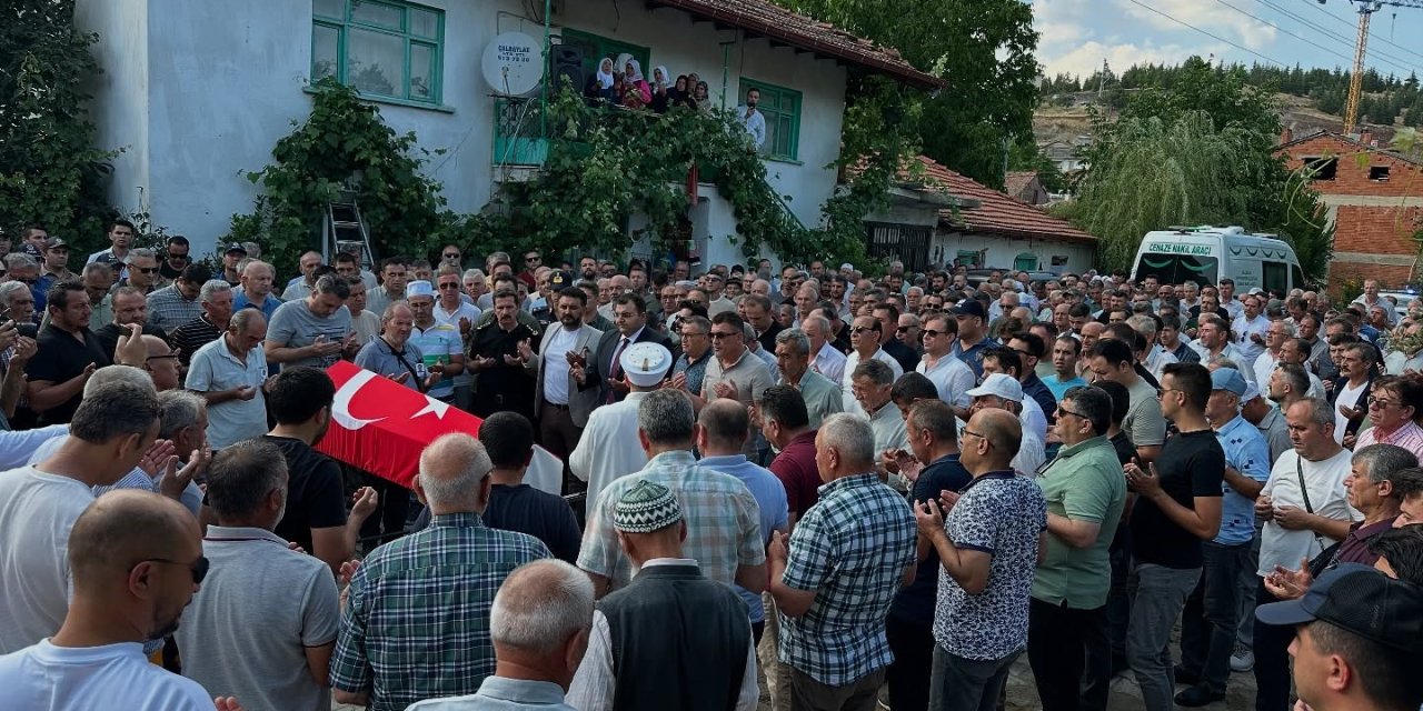 Kalp Krizi Sonucu Vefat Eden Polis Toprağa Verildi