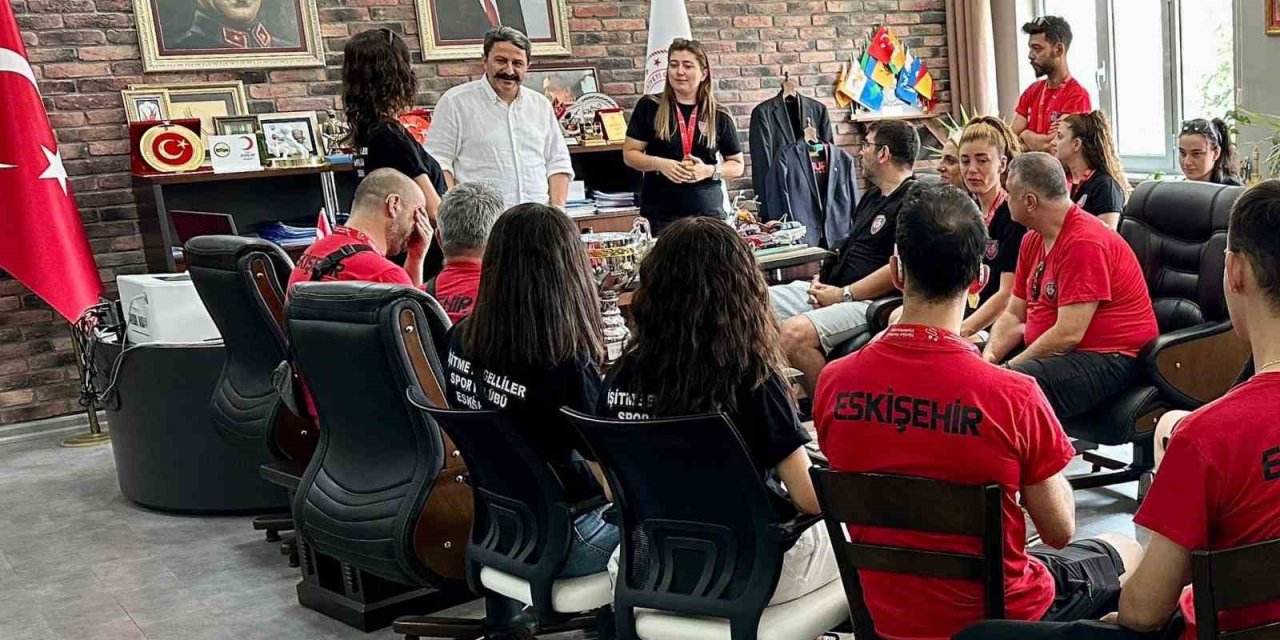 İşitme Engelli Sporculardan Büyük Başarısı