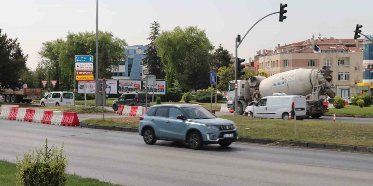 Tepebaşı Kavşağı Kapatıldı, Kent İçi Toplu Taşıma Güzergâhları Değişti
