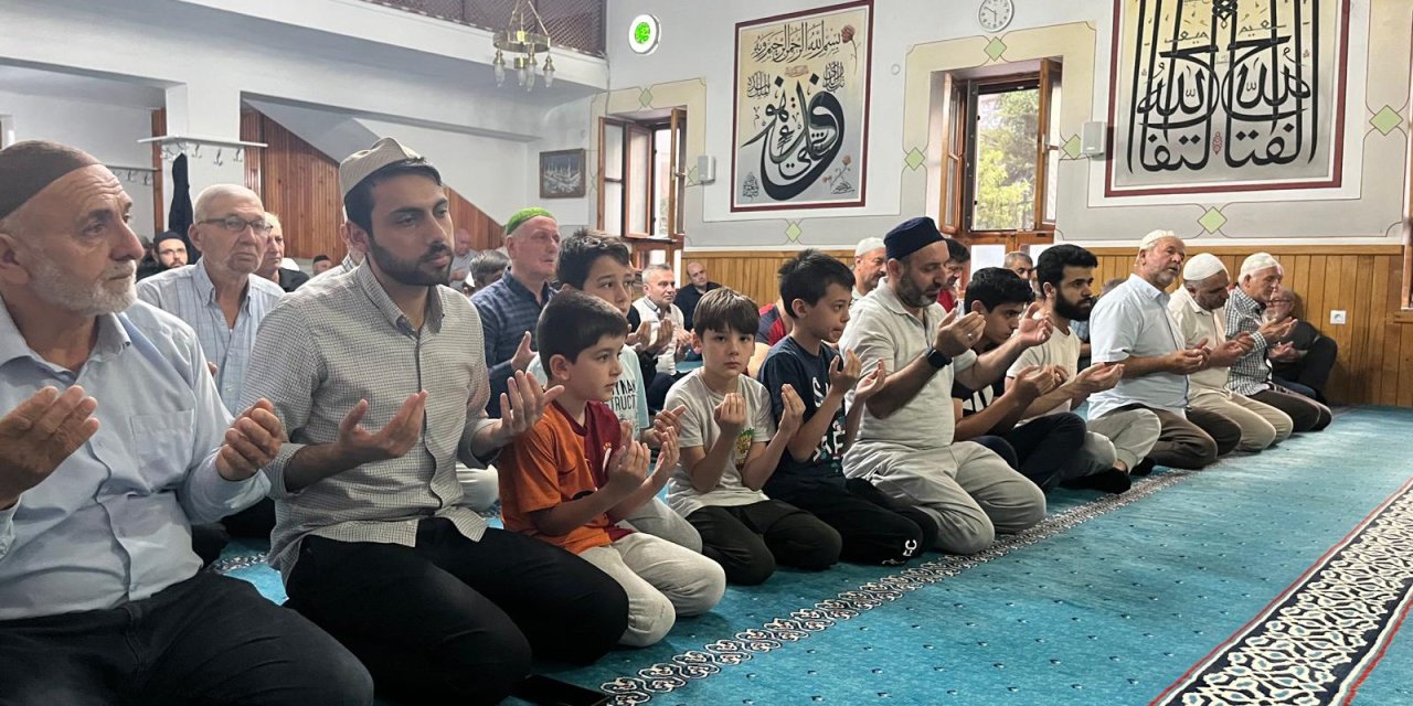 Bilecik'te şehitlerimiz dualarla anıldı