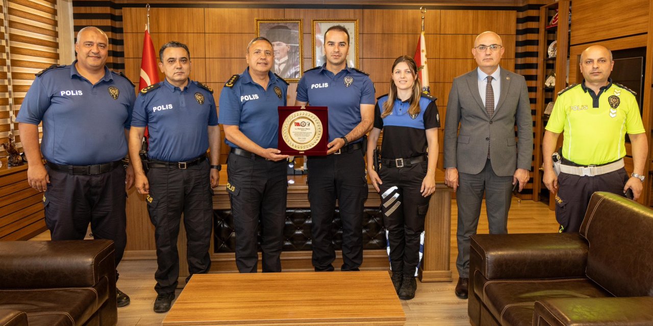 Bilecik’ten ayrılan personellere plaket takdim edildi