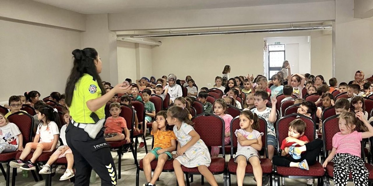 Kuran Kursu Öğrencilerine Trafik Kuralları Anlatıldı