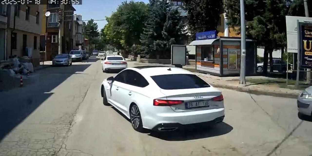 Düğün Konvoyu İçin Yol Kesen Sürücü Trafiği Felç Etti