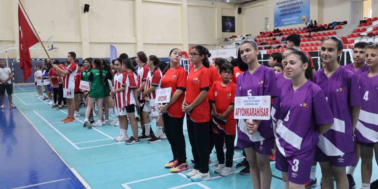 Anadolu Yıldızlar Ligi Badminton Turnuvası Bilecik'te Başladı