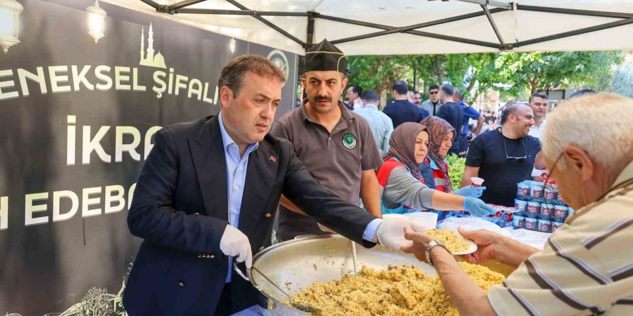 Vali Sözer’den Geleneksel Şifalı Pilav İkramı