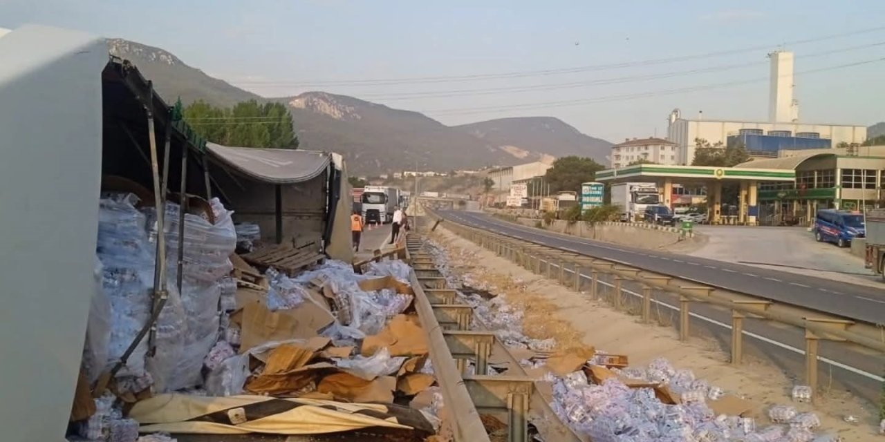 Kontrolden Çıkan Tır Devrildi 1 Kişi Yaralandı