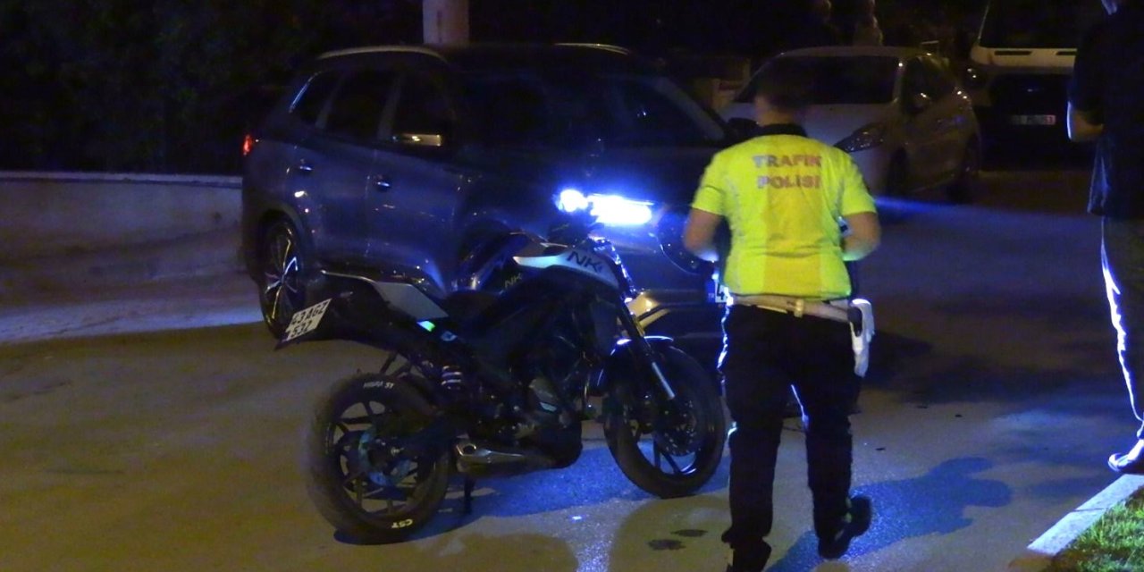 Motosiklet İle Otomobil Çarpıştı 1 Kişi Yaralandı