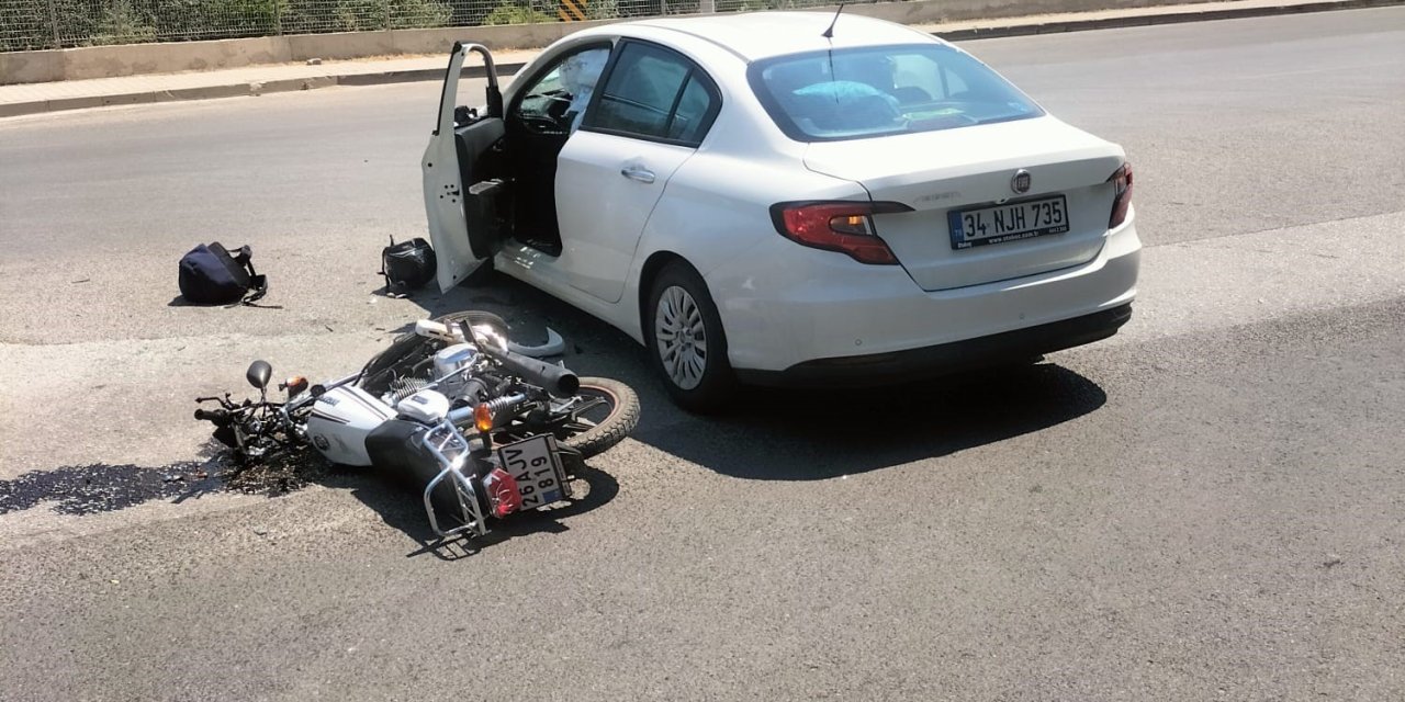 Motosiklet, Otomobille Çarpıştı 1 Kişi Yaralandı
