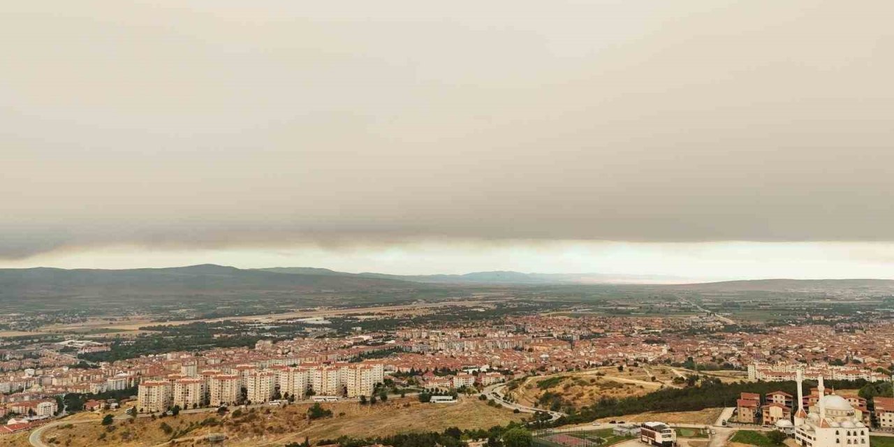 Bilecik’teki Yangında Eskişehir Semaları Dumanla Kaplandı