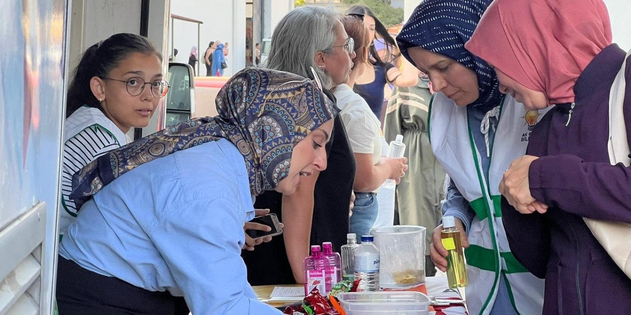 AK Parti Kapalı Pazarda Üye Standı Açtı